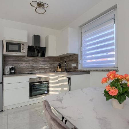 Apartment Vukadin Pula Bagian luar foto