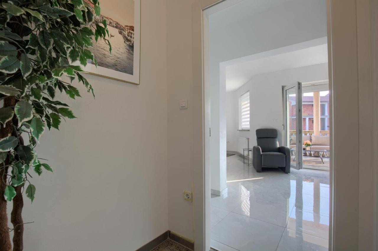 Apartment Vukadin Pula Bagian luar foto