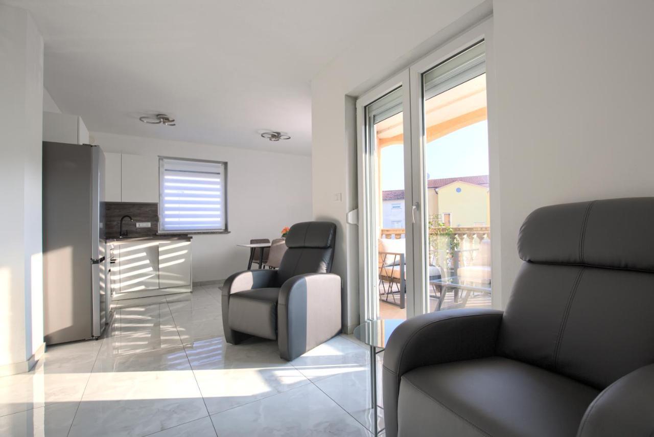 Apartment Vukadin Pula Bagian luar foto