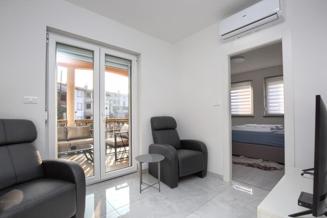 Apartment Vukadin Pula Bagian luar foto