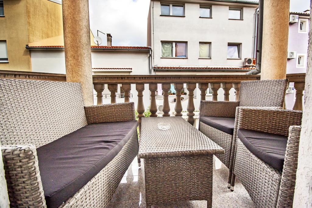 Apartment Vukadin Pula Bagian luar foto