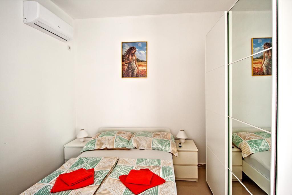 Apartment Vukadin Pula Bagian luar foto